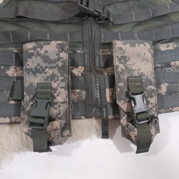 ACU Fighting Load Carrier MOLLE II Utility Vest - Picture 3 of 8